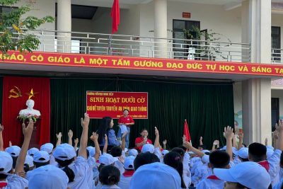 Trường Tiểu học Ninh tiến tổ chức sinh hoạt dưới cờ với chủ đề: Tuyên truyền an toàn giao thông; Công khai NSNN quý III năm 2024