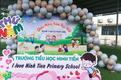 NGÀY TỰU TRƯỜNG ĐẦU TIÊN CỦA HỌC SINH LỚP 1 – TRƯỜNG TIỂU HỌC NINH TIẾN