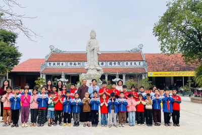 CHÙA CỔ LOAN LAN TỎA YÊU THƯƠNG TRAO QUÀ TẾT CHO HỌC SINH KHÓ KHĂN TRƯỜNG TIỂU HỌC NINH TIẾN