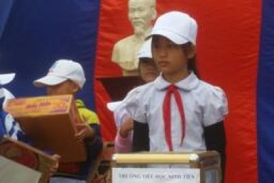 TRƯỜNG TIỂU HỌC NINH TIẾN PHÁT ĐỘNG PHONG TRÀO QUYÊN GÓP, ỦNG HỘ CÁC TỈNH MIỀN TRUNG KHẮC PHỤC KHÓ KHĂN DO MƯA LŨ GÂY RA