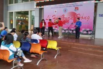 TRƯỜNG TIỂU HỌC NINH TIẾN THAM GIA HIẾN MÁU TÌNH NGUYỆN HƯỞNG ỨNG LỜI KÊU GỌI CỦA BAN CHỈ ĐẠO VẬN ĐỘNG HIẾN MÁU TÌNH NGUYỆN THÀNH PHỐ NINH BÌNH